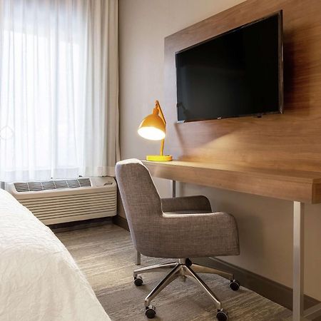 Hampton Inn Рокфорд Екстериор снимка