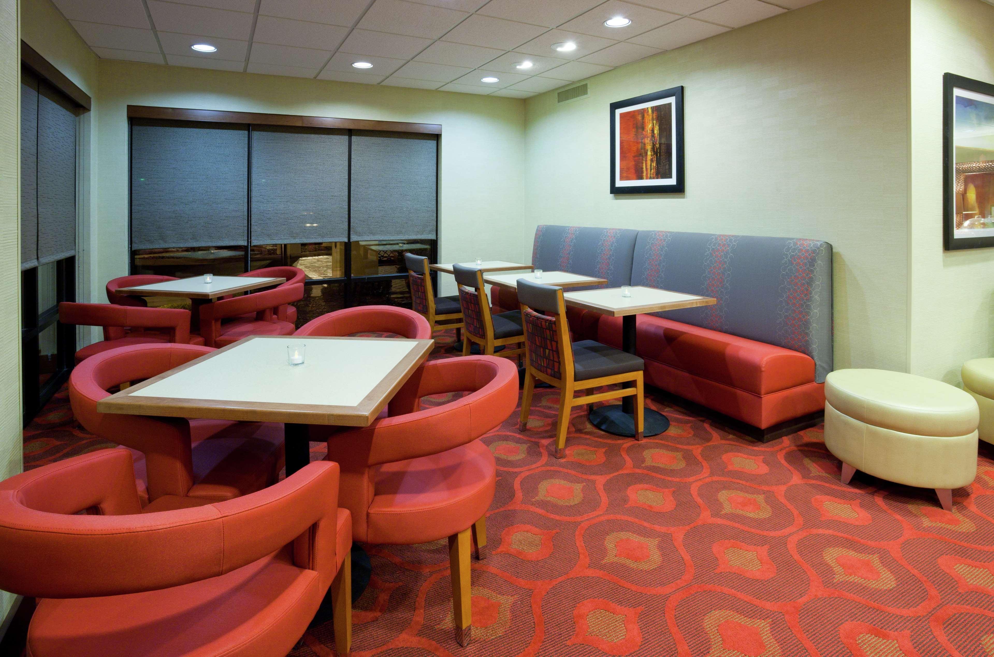 Hampton Inn Рокфорд Екстериор снимка