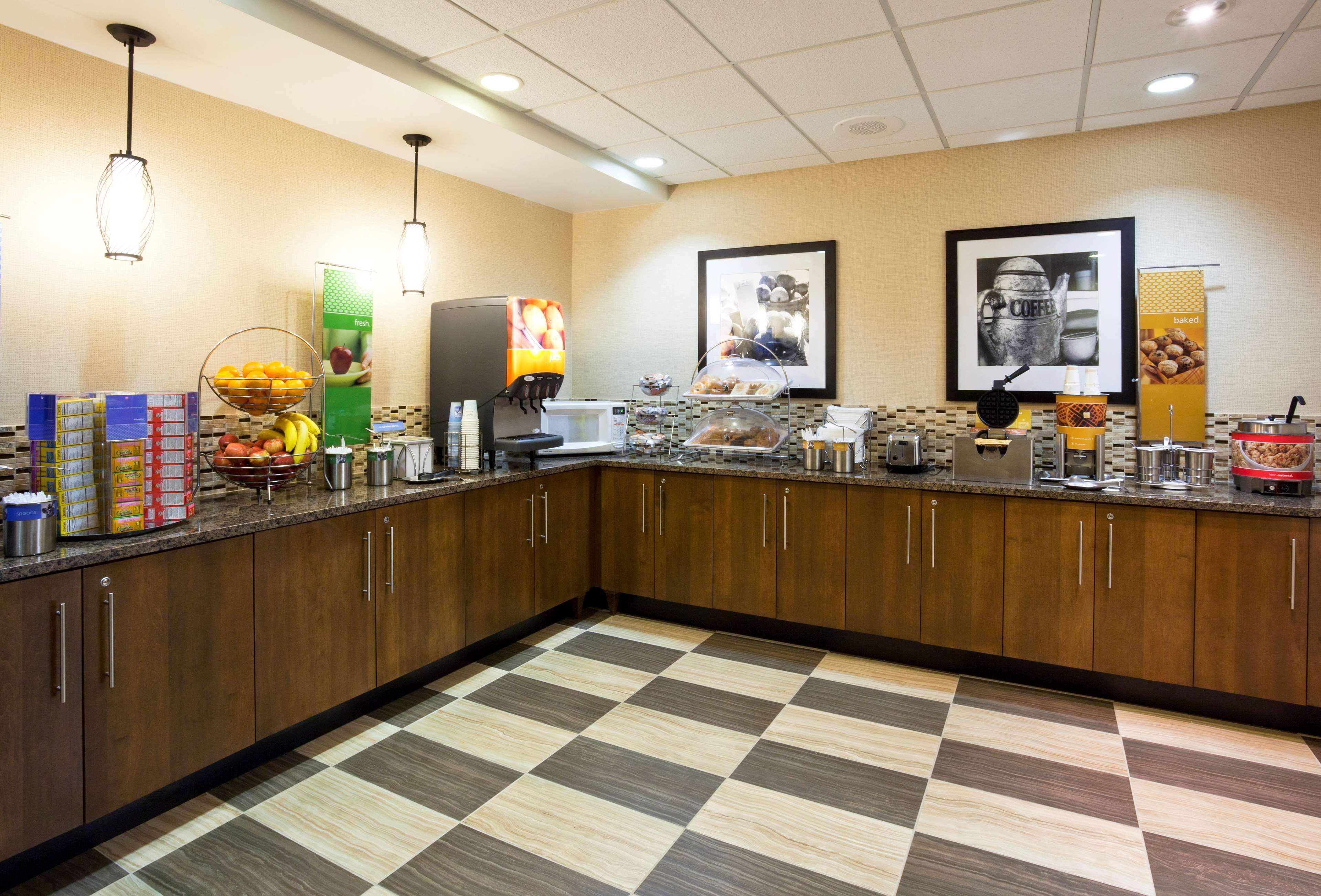 Hampton Inn Рокфорд Екстериор снимка
