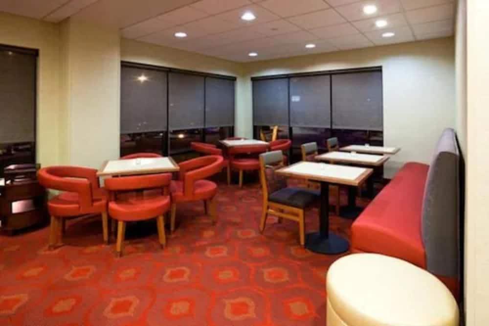 Hampton Inn Рокфорд Екстериор снимка